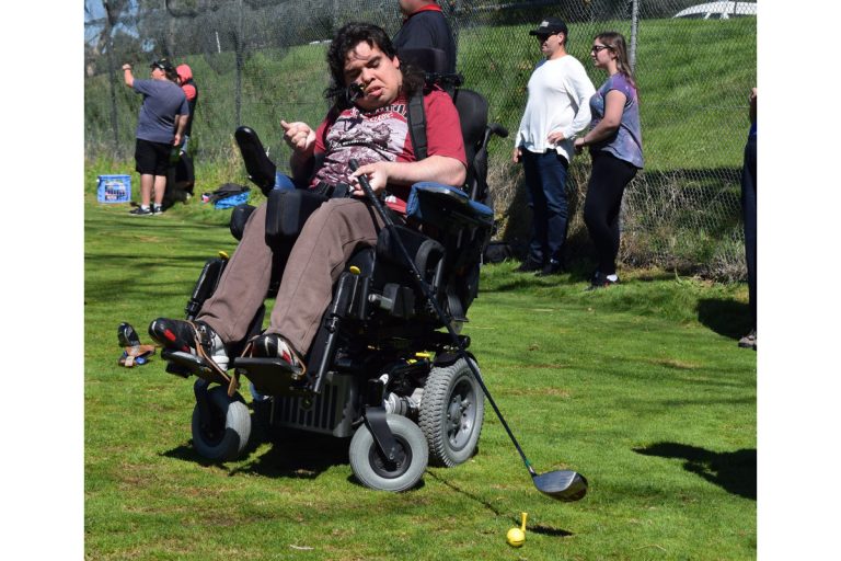 tasmania golf club, image of a disabled participant playing golf