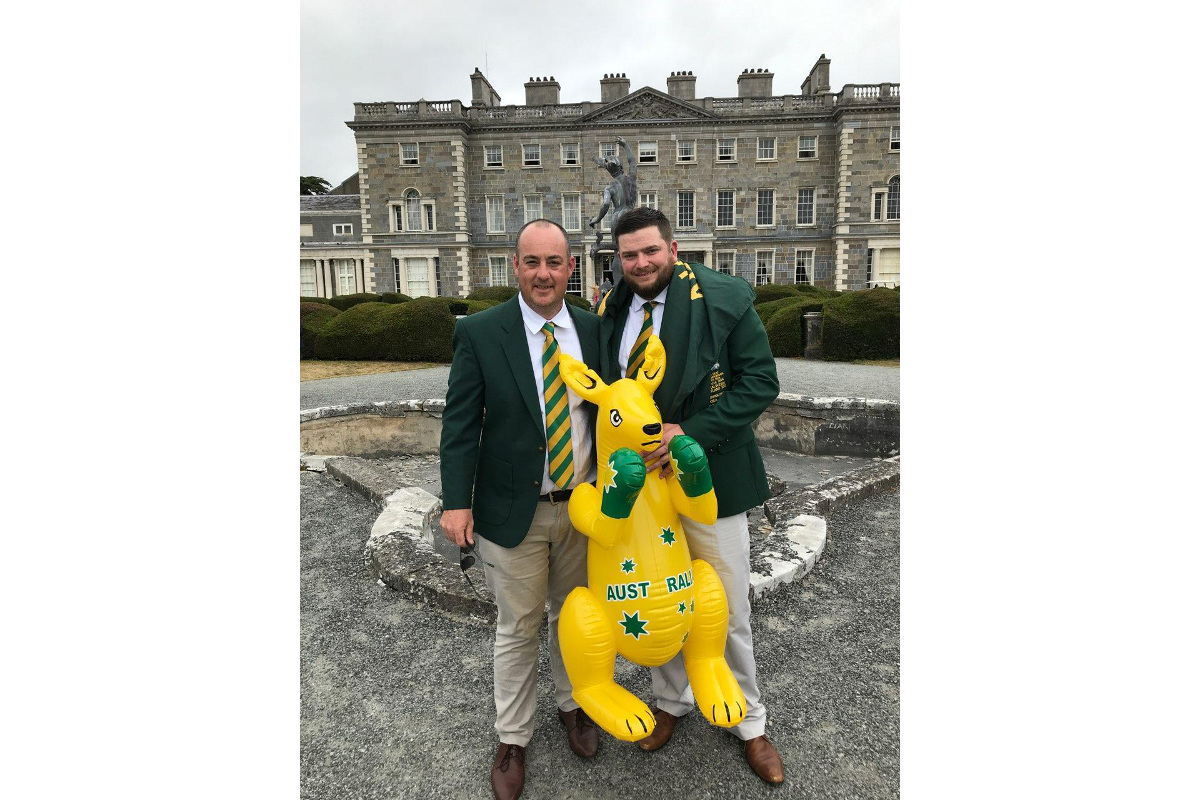 2018 deaf golf world championships, empower golf, two team members with kangaroo blowup toy
